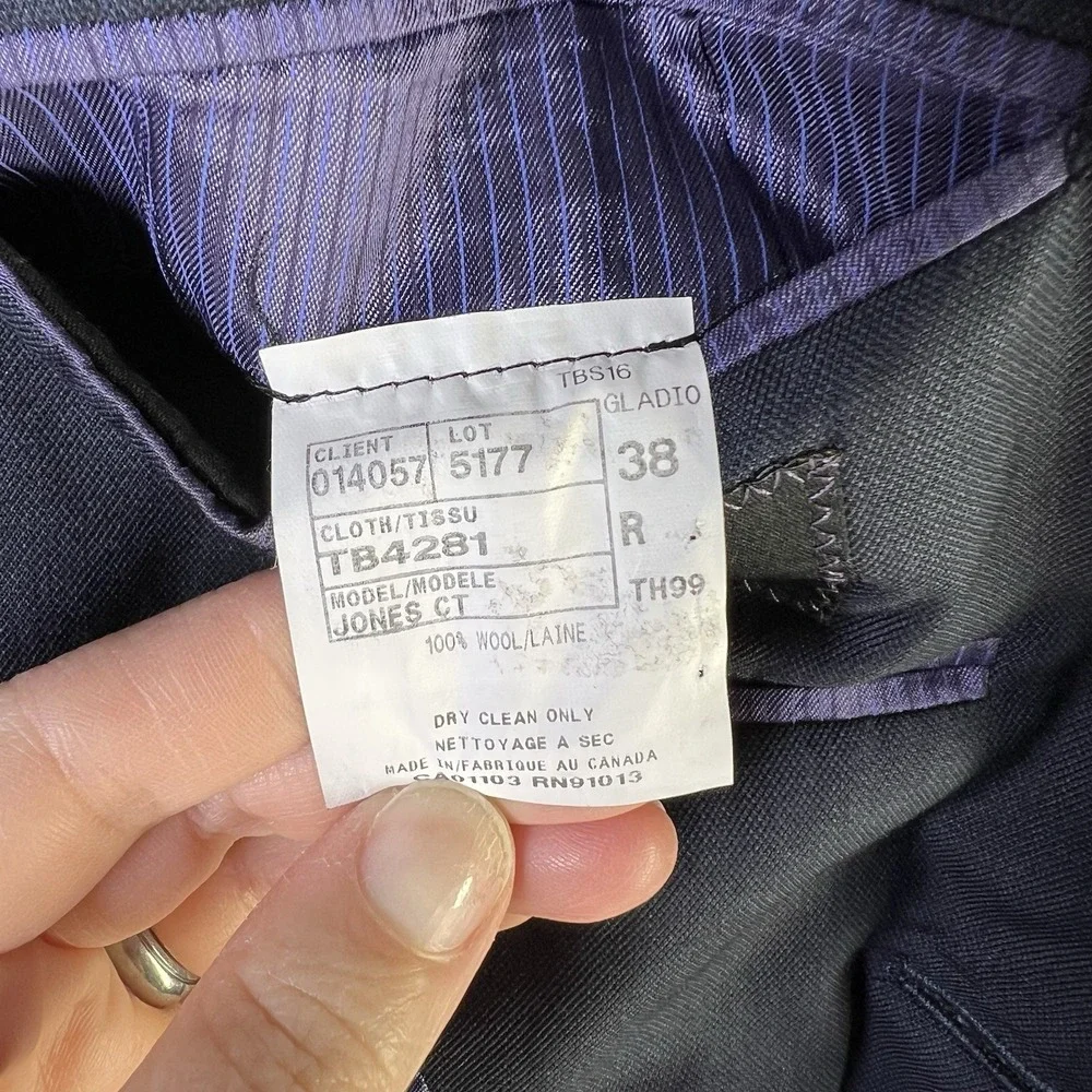 Ted Baker no noticeable